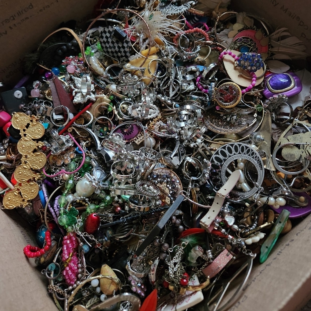 2 Pounds Jewelry Lot Costume Vintage New Mix Braceelets Necklaces Rings Earrings